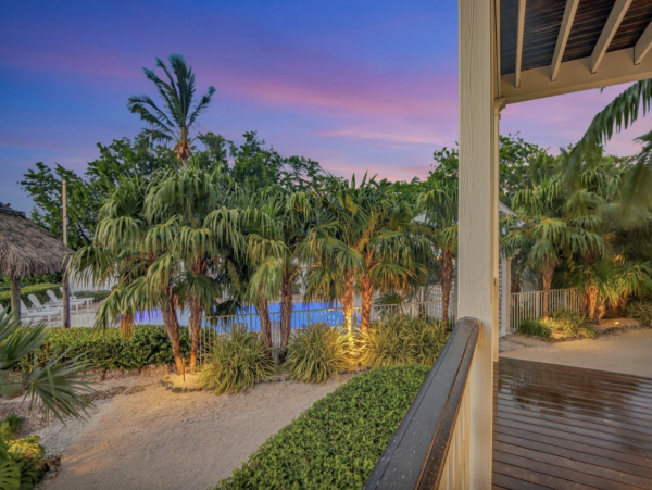 From Villa walk to shops, grocery store, restaurants and the parks!